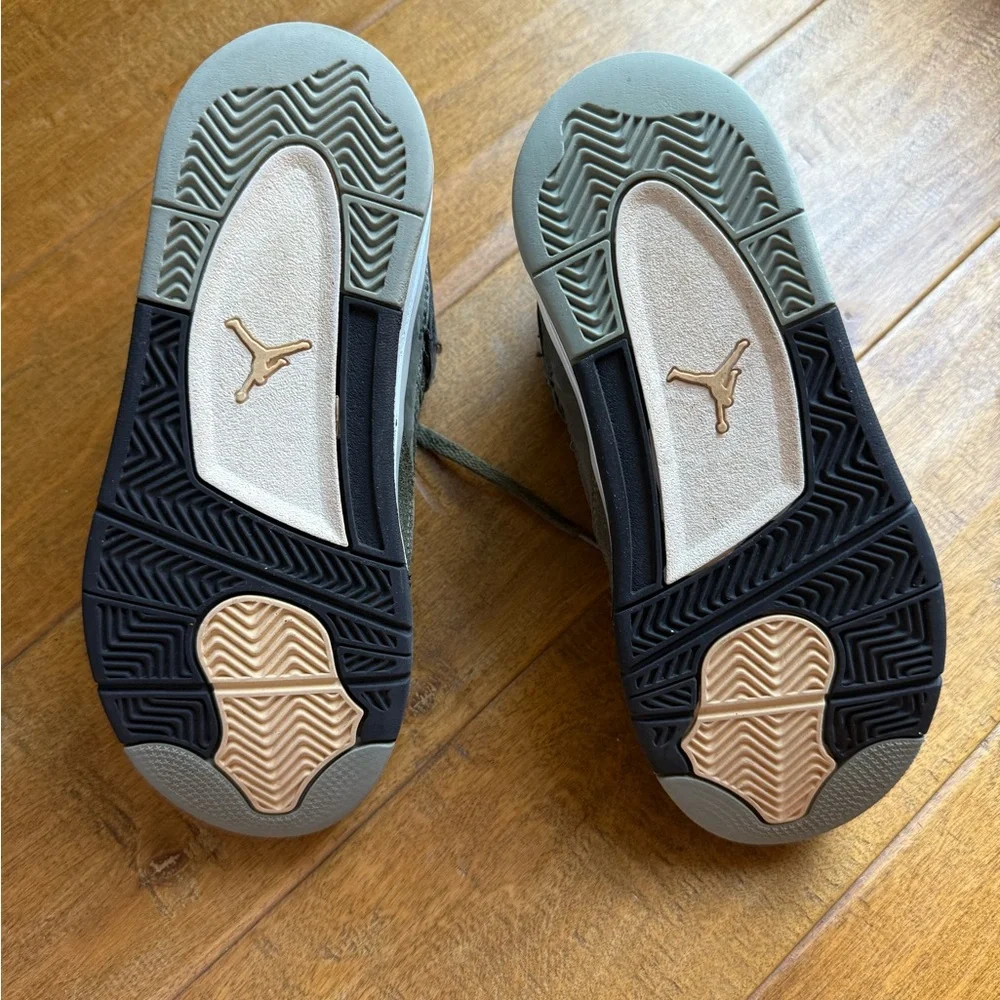 Jordan 4 Olive Green Kids Shoes - Picture 6 of 7